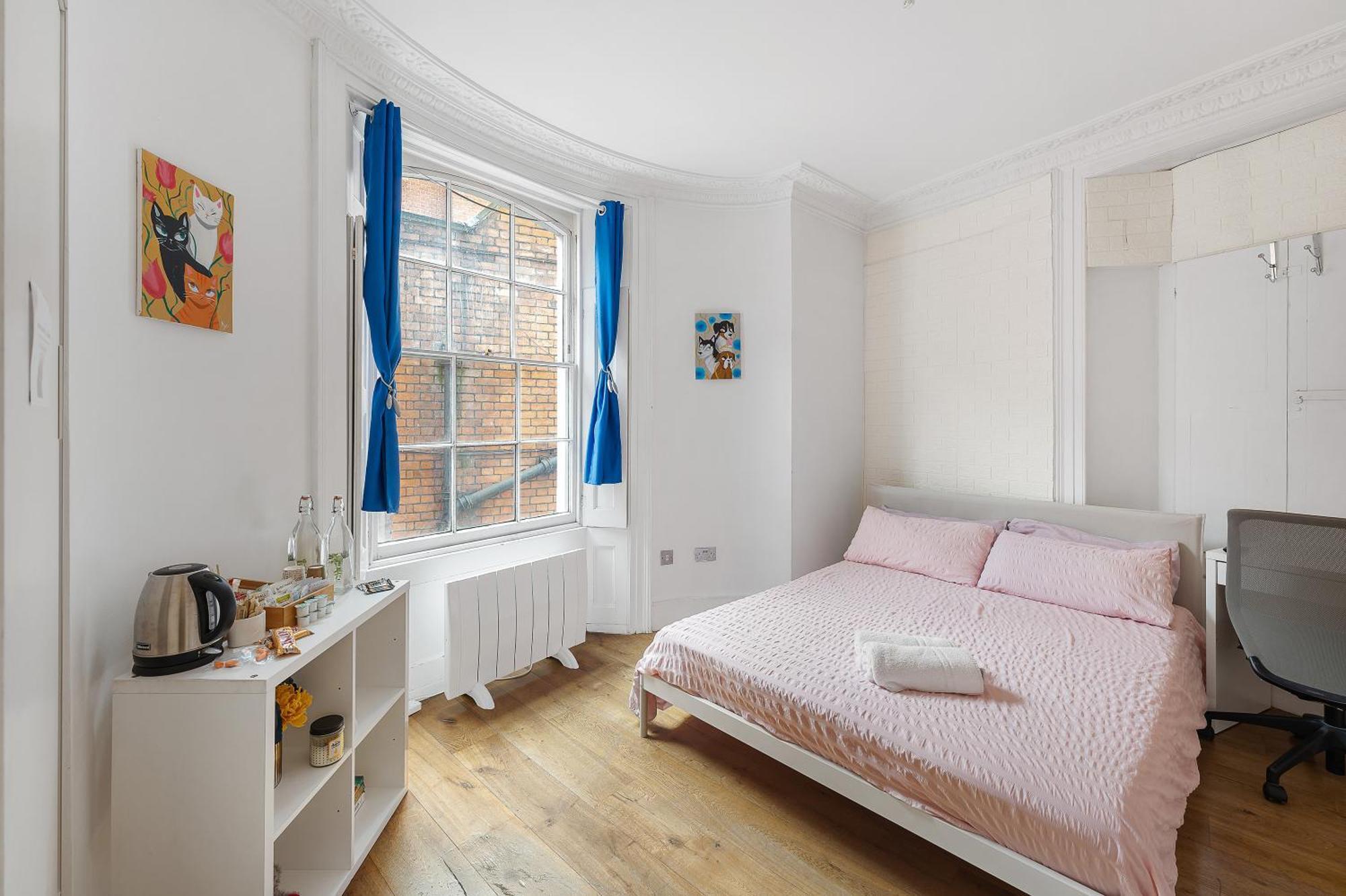 Alloggio in famiglia Lovely Bedroom With Private Bathroom *