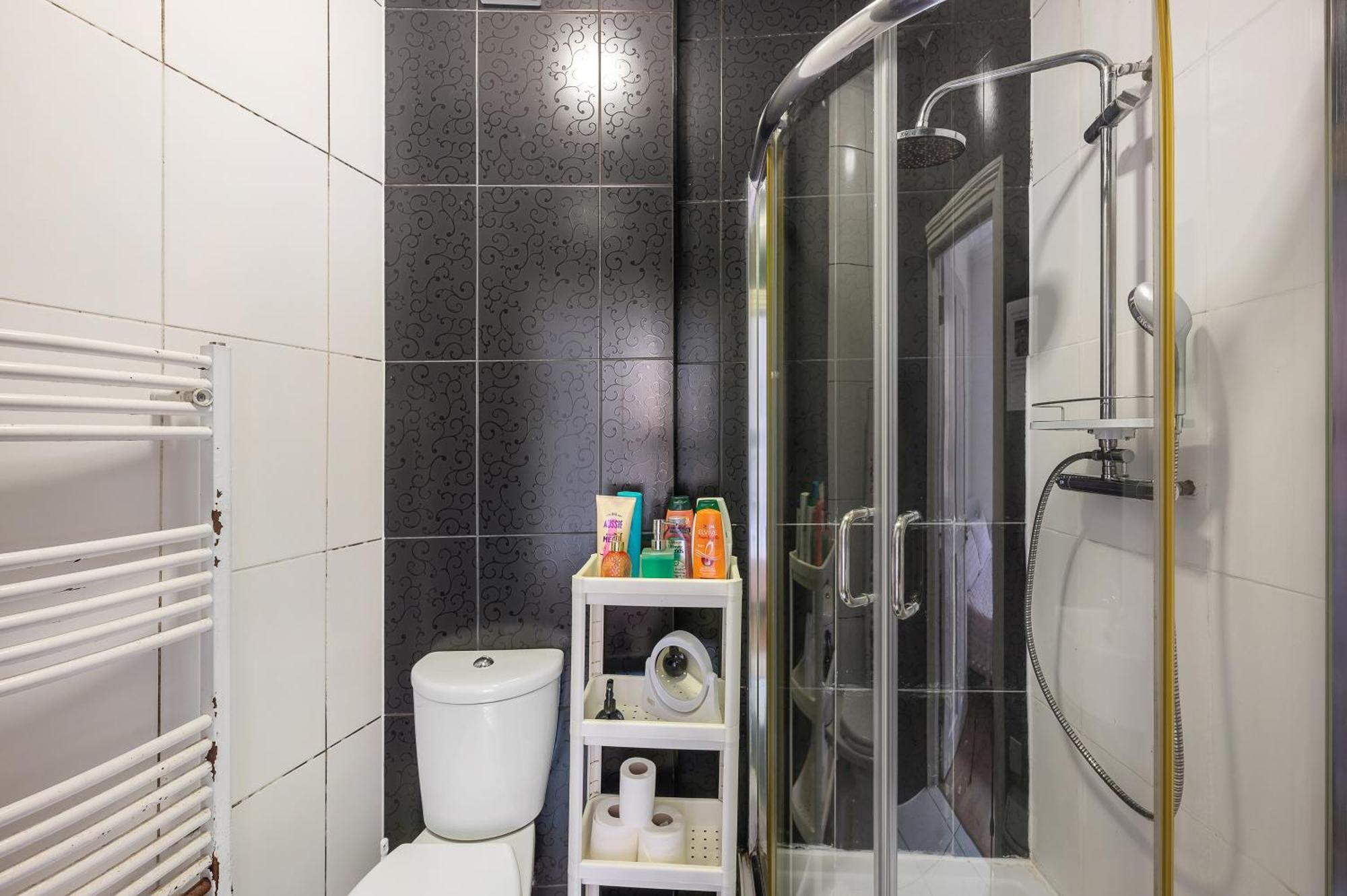 Lovely Bedroom With Private Bathroom Alloggio in famiglia Londra